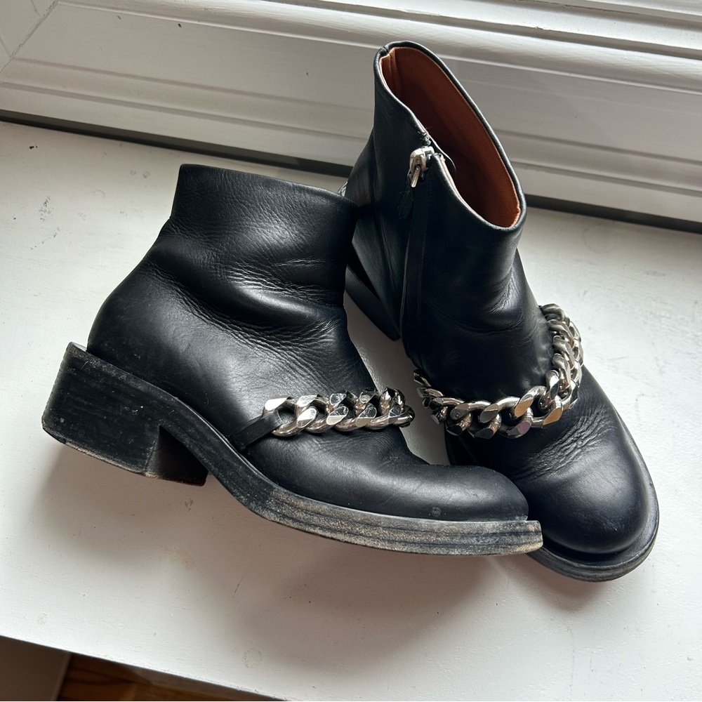 Givenchy Womens Chain Link Mid Heel Ankle Boots Black Leather Size
